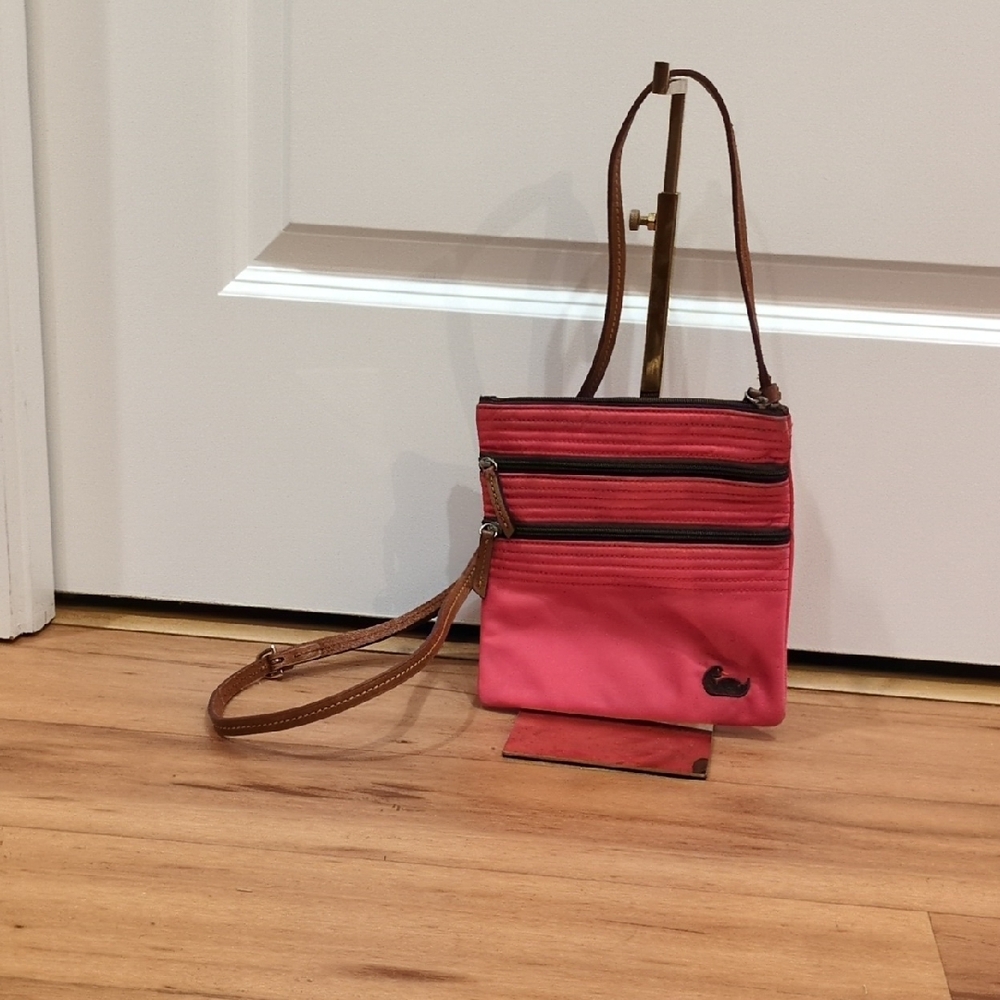 Dooney & Bourke EUC  3 Zipper Coral Pink Crossbody Purse Bag Pink Lining